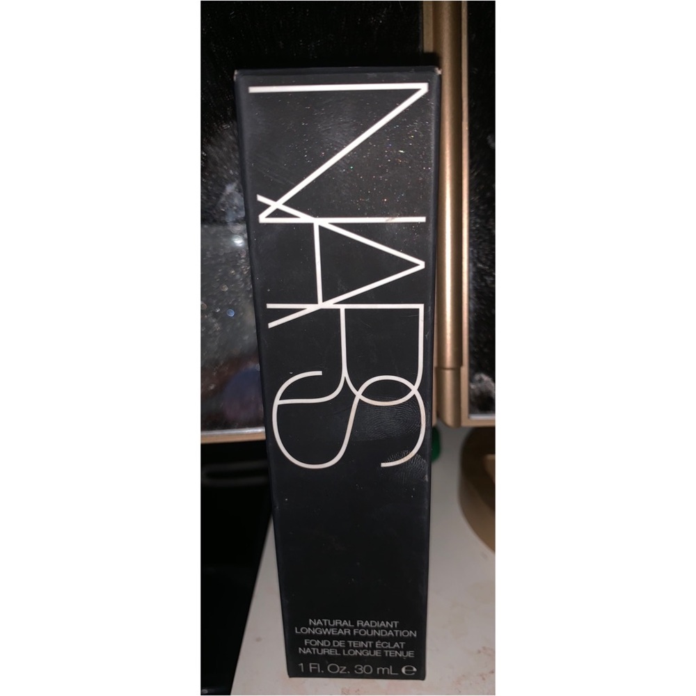 NARS Natural Radiant Longwear Foundation Fiji
